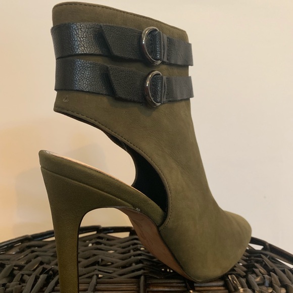 Jessica Simpson Shoes - Women’s Jessica Simpson dark green heels Jessica Simpson Shoes - Women’s Jessica Simpson dark green heels